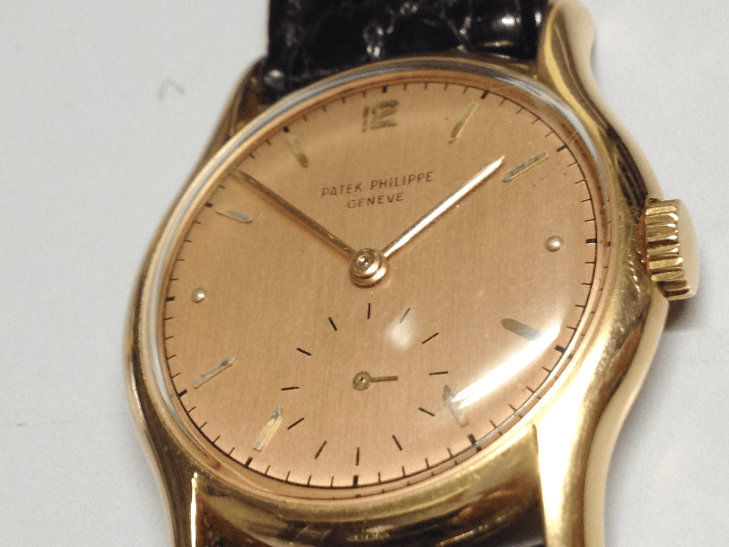 Patek Philippe Calatrava Ref: 2406 in Pink gold. Circa: 1950.
