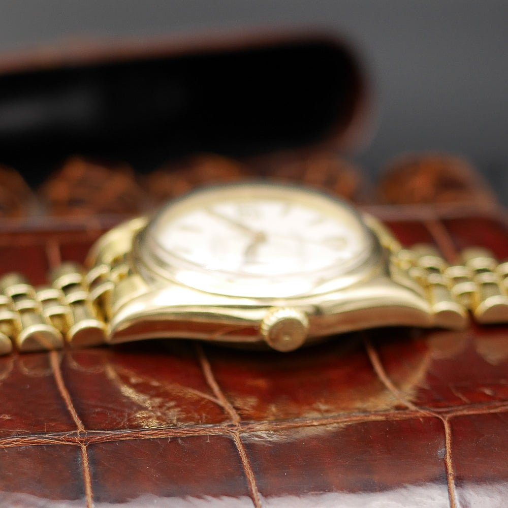 Rolex Oyster Perpetual Date Just Ref: 6104 in Yellow gold. Circa: 1961.