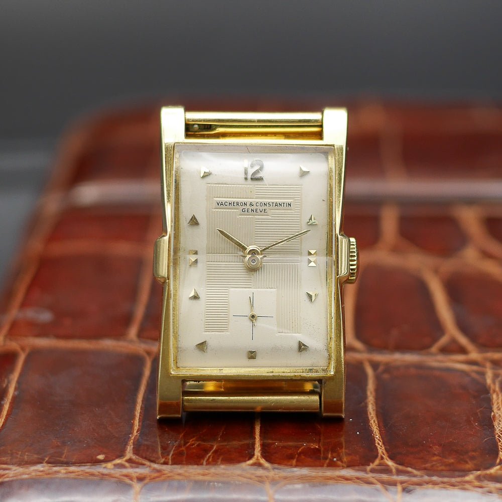 Vacheron&Constantin Retro Dress watch with a guilloche dial in Yellow gold. Circa:1945