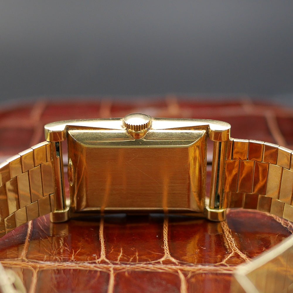 Vacheron&Constantin Retro Dress watch with a guilloche dial in Yellow gold. Circa:1945