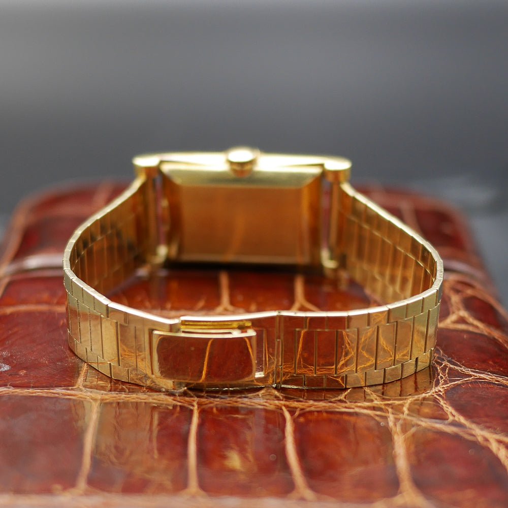 Vacheron&Constantin Retro Dress watch with a guilloche dial in Yellow gold. Circa:1945