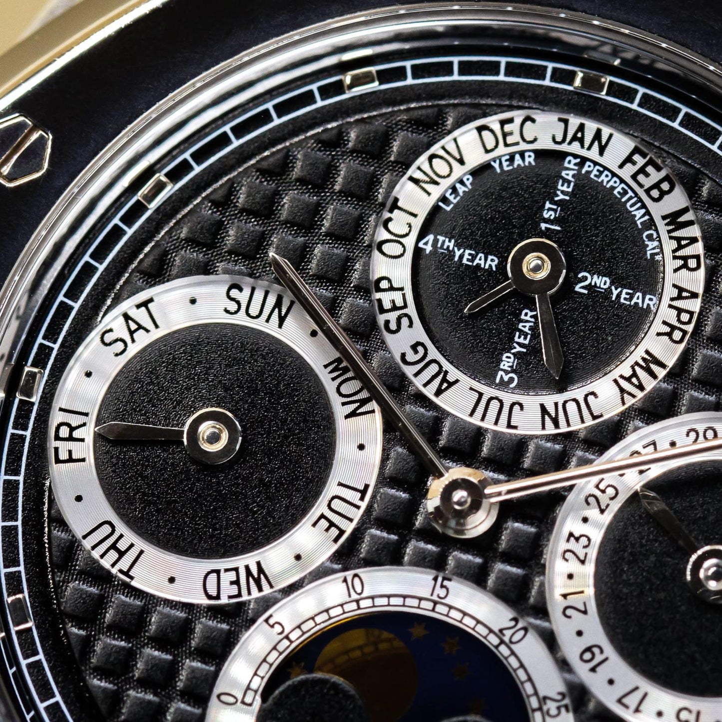 Audemars Piguet Royal Oak Ref. 25820SP, 39mm stainless steel case with platinum bezel, silver “Tapisserie” dial, and integrated bracelet.