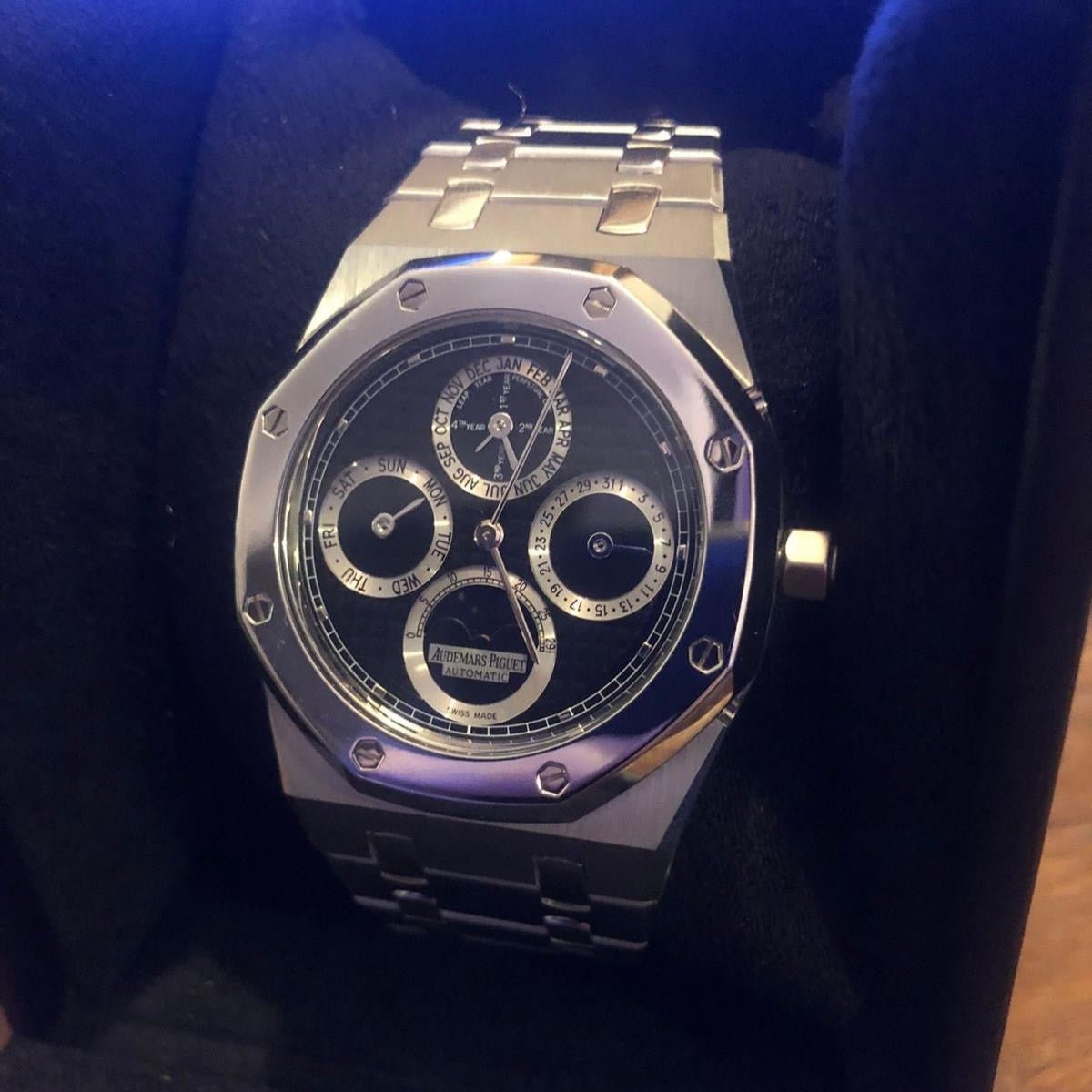 Audemars Piguet Royal Oak Ref. 25820SP, 39mm stainless steel case with platinum bezel, silver “Tapisserie” dial, and integrated bracelet.