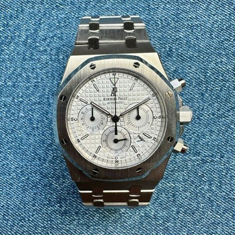 udemars Piguet Royal Oak 26300ST “Kasparov Chronograph,” 39mm stainless steel case, white “Tapisserie” dial, contrasting subdials, and integrated bracelet.