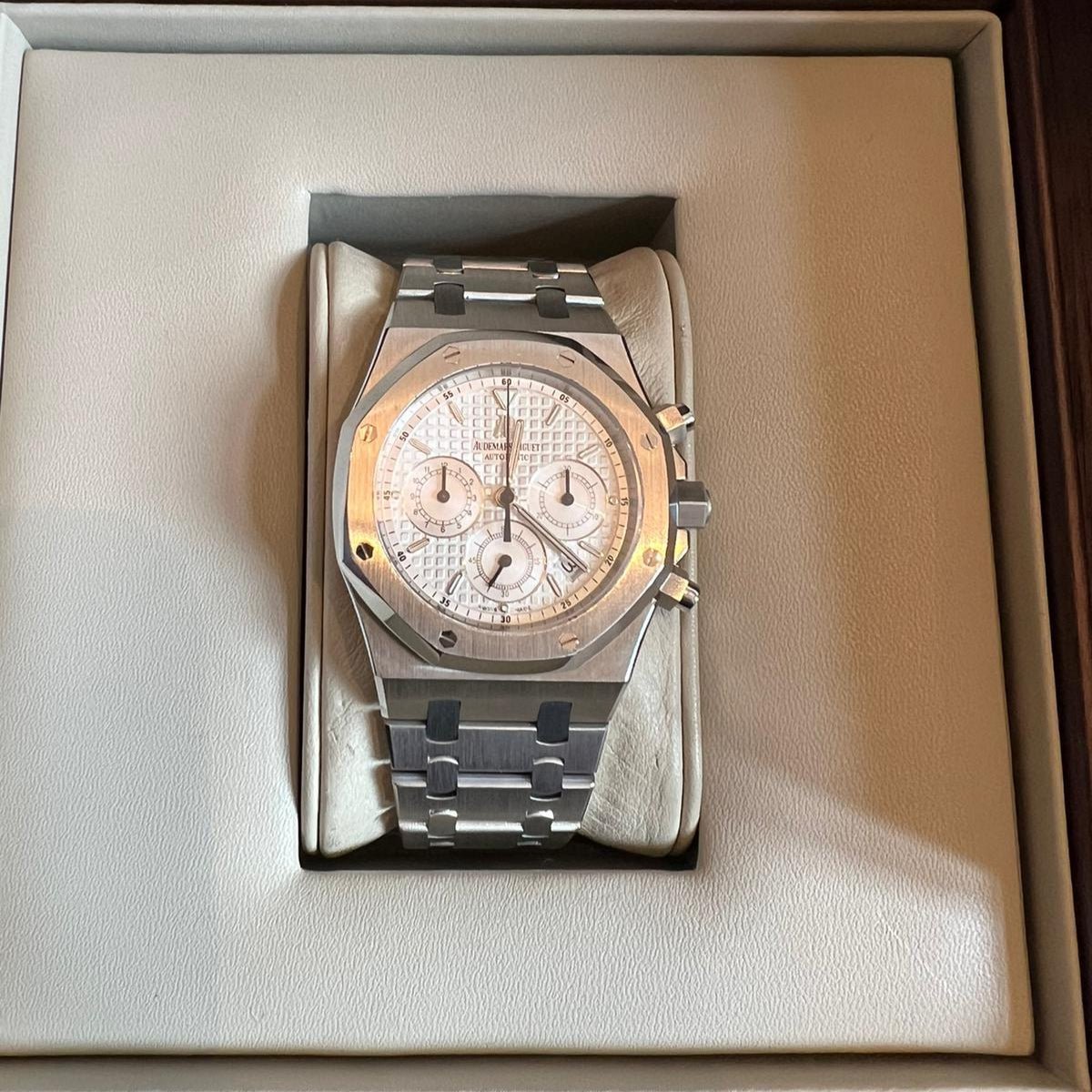 udemars Piguet Royal Oak 26300ST “Kasparov Chronograph,” 39mm stainless steel case, white “Tapisserie” dial, contrasting subdials, and integrated bracelet.