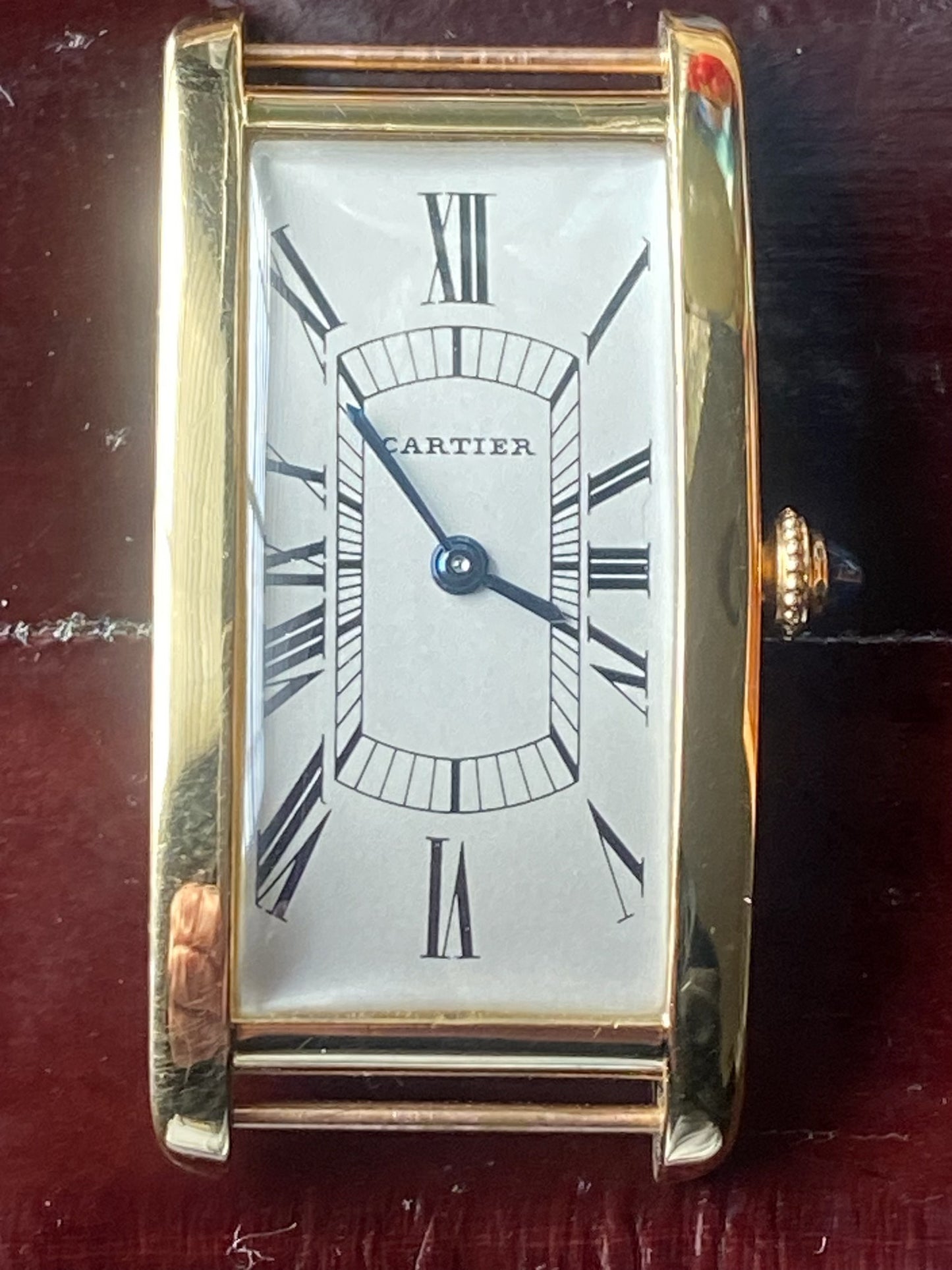Cartier Tank Cintrée in yellow gold from 1924 - Large 9 Ligne – Vintage luxury watch serviced by Cartier in 1940.