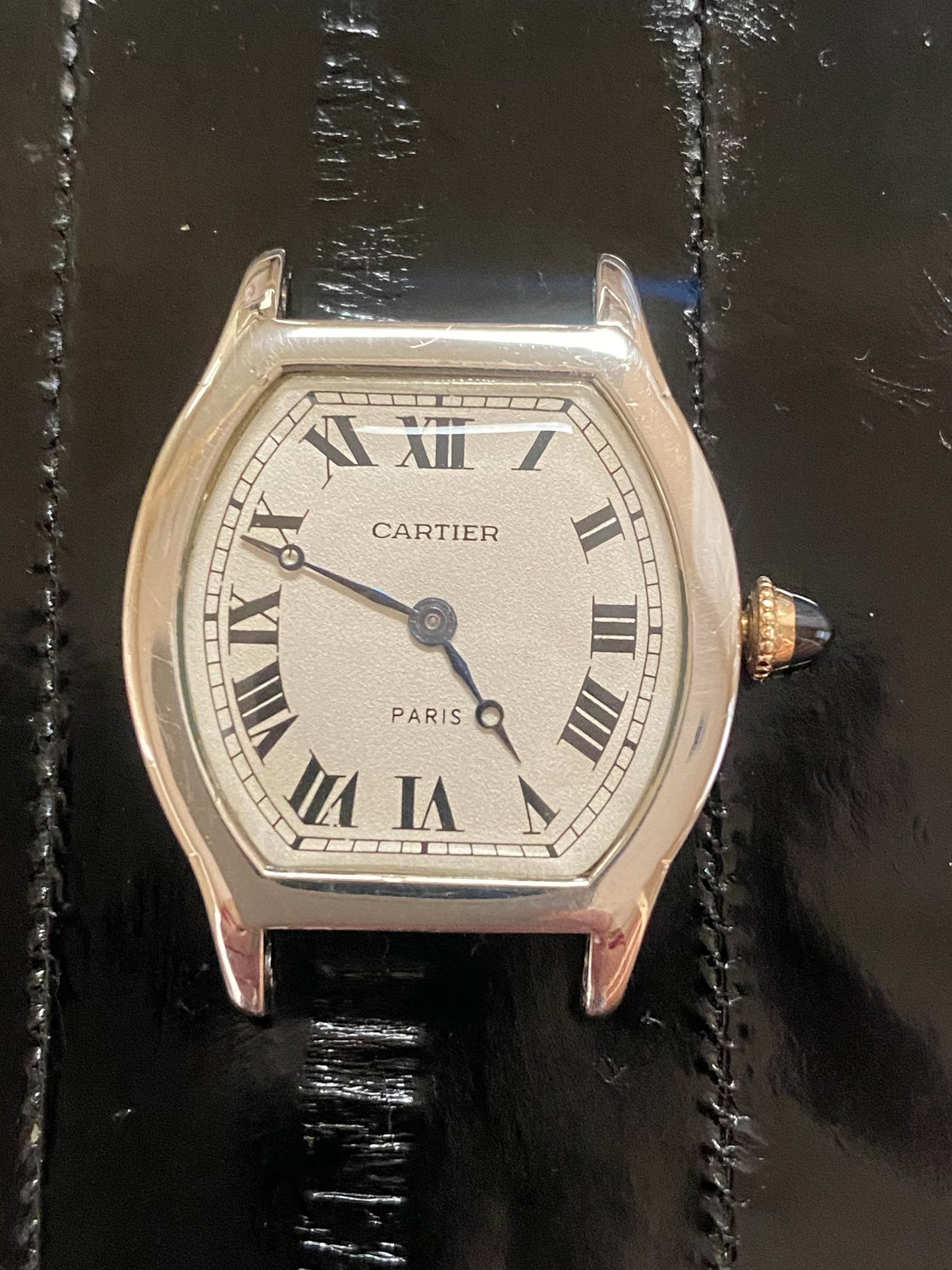 Cartier Tortue Platinum 1916 – A rare vintage luxury watch with timeless elegance.