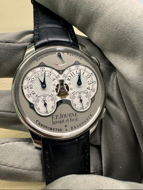 F.P. Journe Resonance 2024, platinum case, dual time display, manual-winding movement, full set, unworn condition, collector’s timepiece.