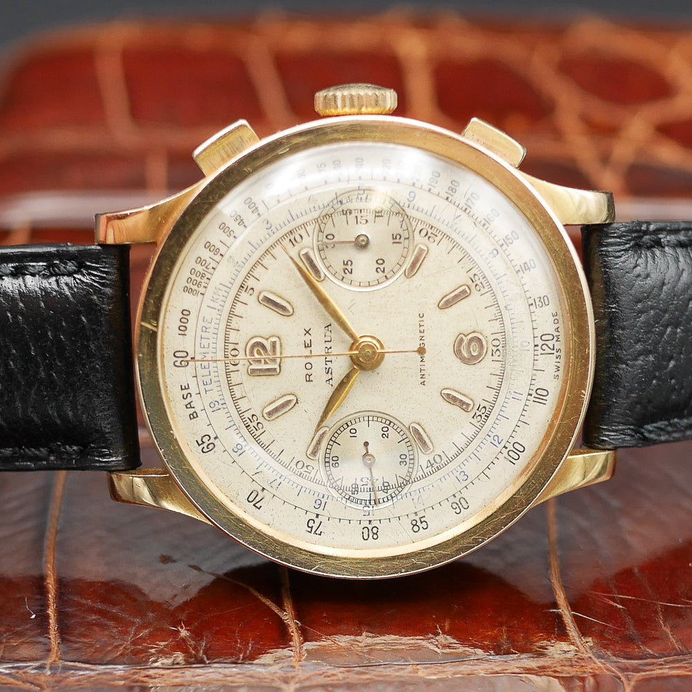 Rolex Chronograph Ref: 2508 retailed by Astrua in Yellow gold. Circa: 1950.
