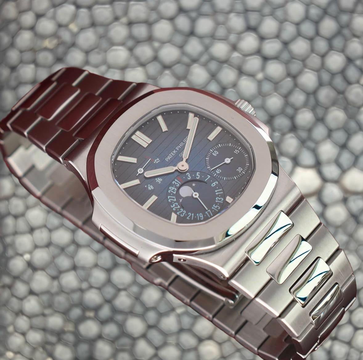 Patek Philippe Ref: 5712A from 2018, full set, new condition, unworn, with stainless steel case.