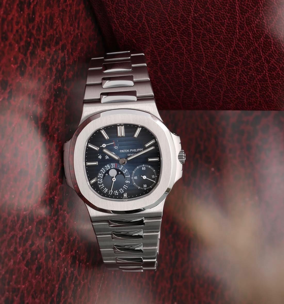 Patek Philippe Ref: 5712A from 2018, full set, new condition, unworn, with stainless steel case.
