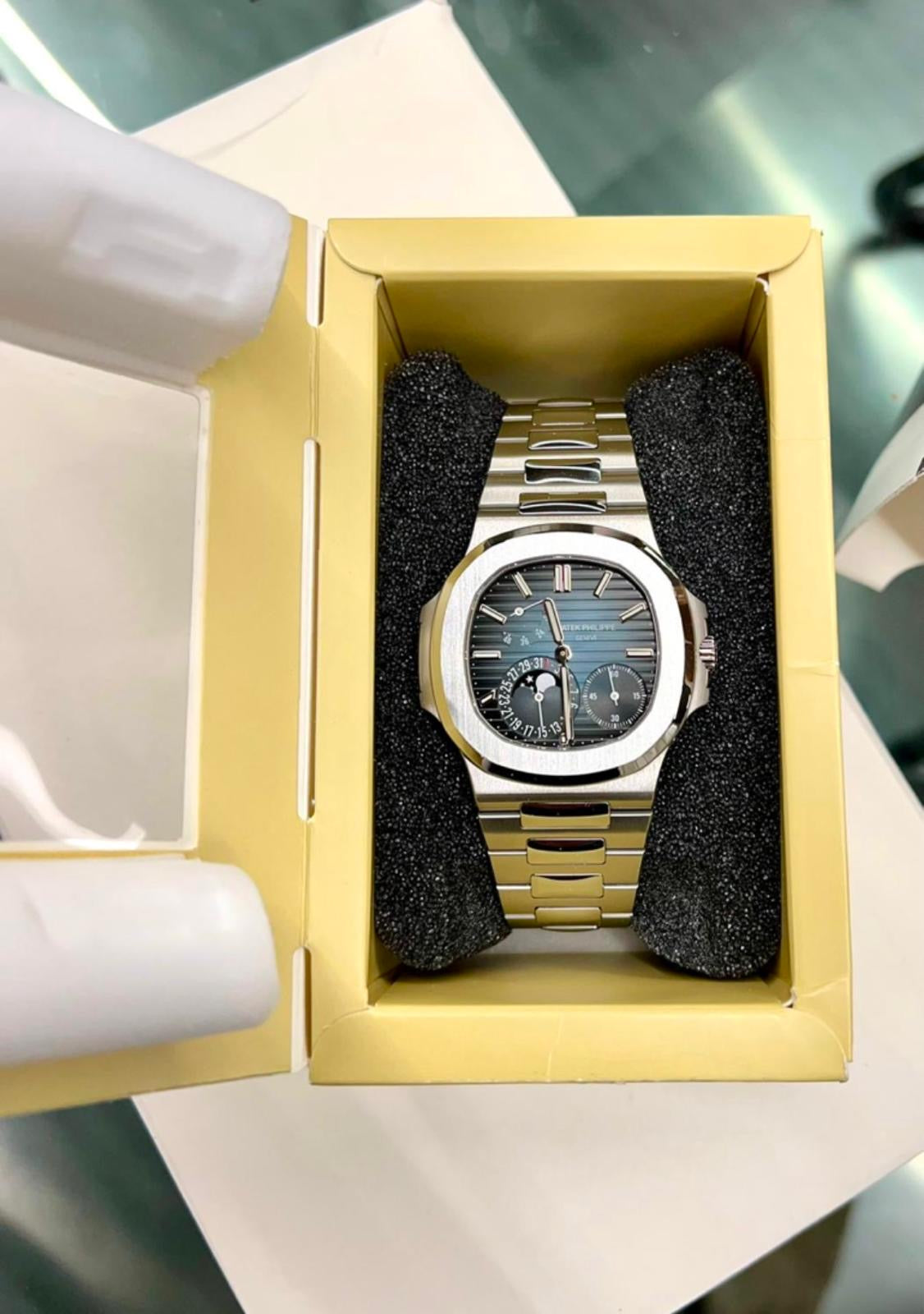 Patek Philippe Ref: 5712A from 2018, full set, new condition, unworn, with stainless steel case.