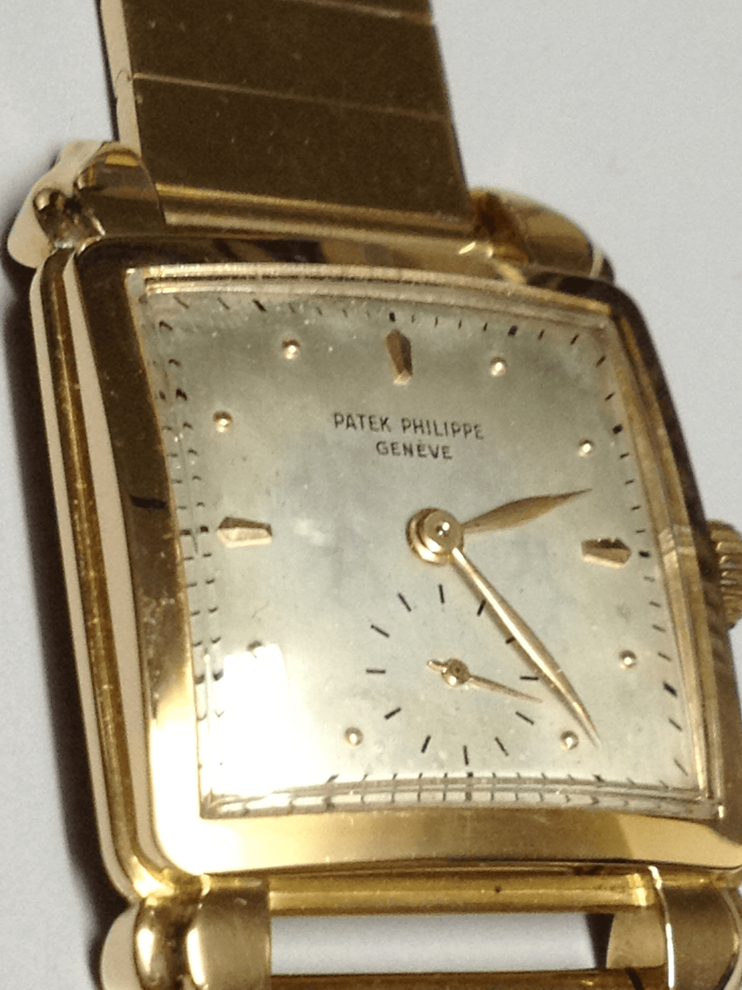 Patek Philippe Retro watch Ref: 2424 in Pink gold. Circa: 1950.