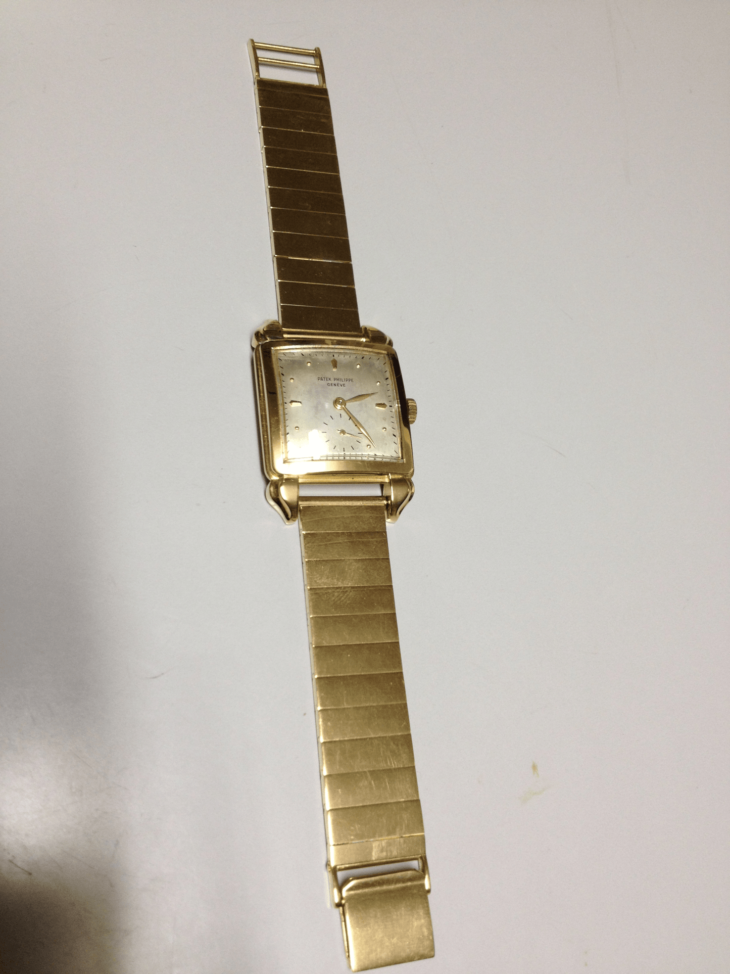 Patek Philippe Retro watch Ref: 2424 in Pink gold. Circa: 1950.