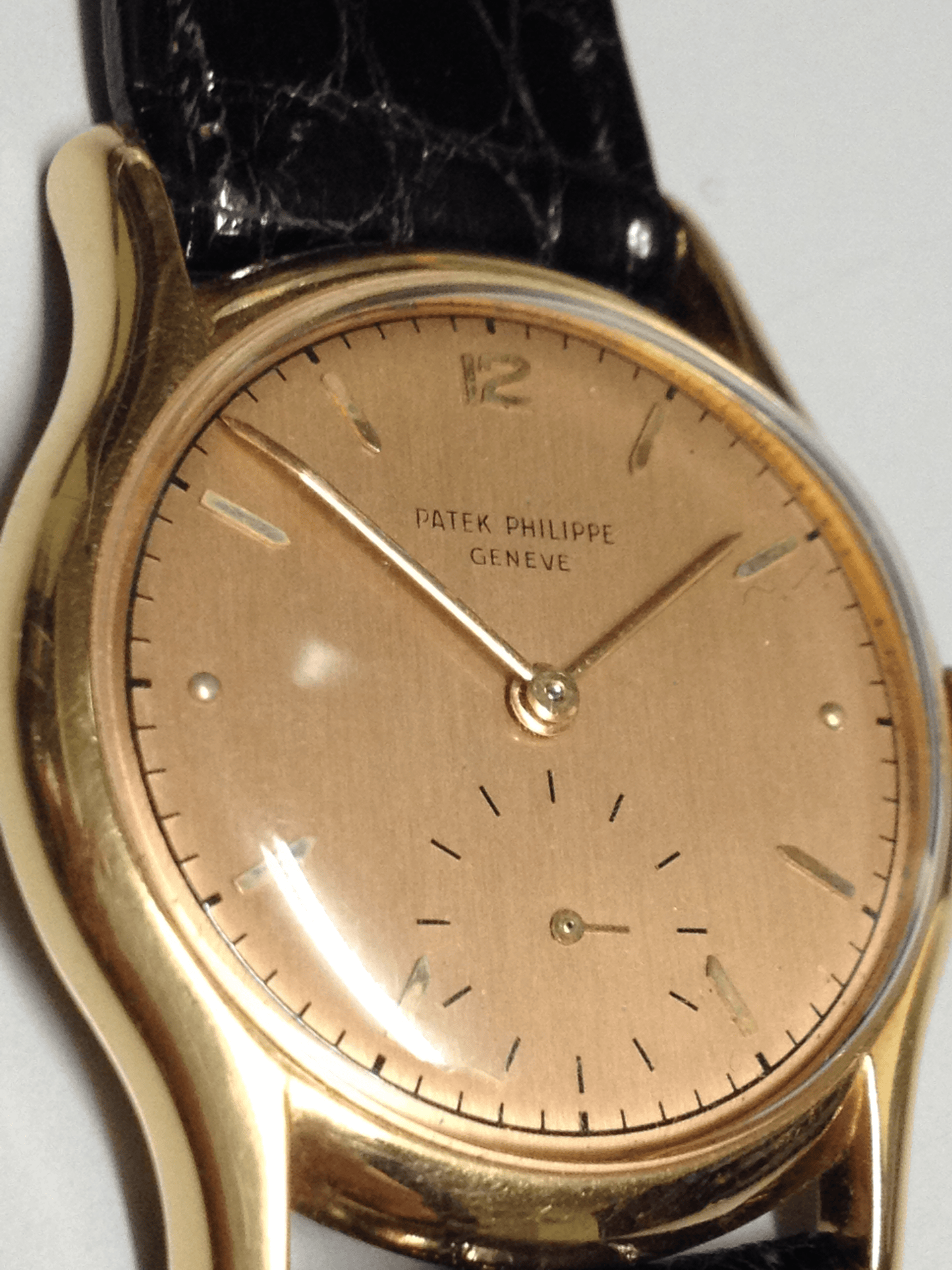 Patek Philippe Calatrava Ref: 2406 in Pink gold. Circa: 1950.
