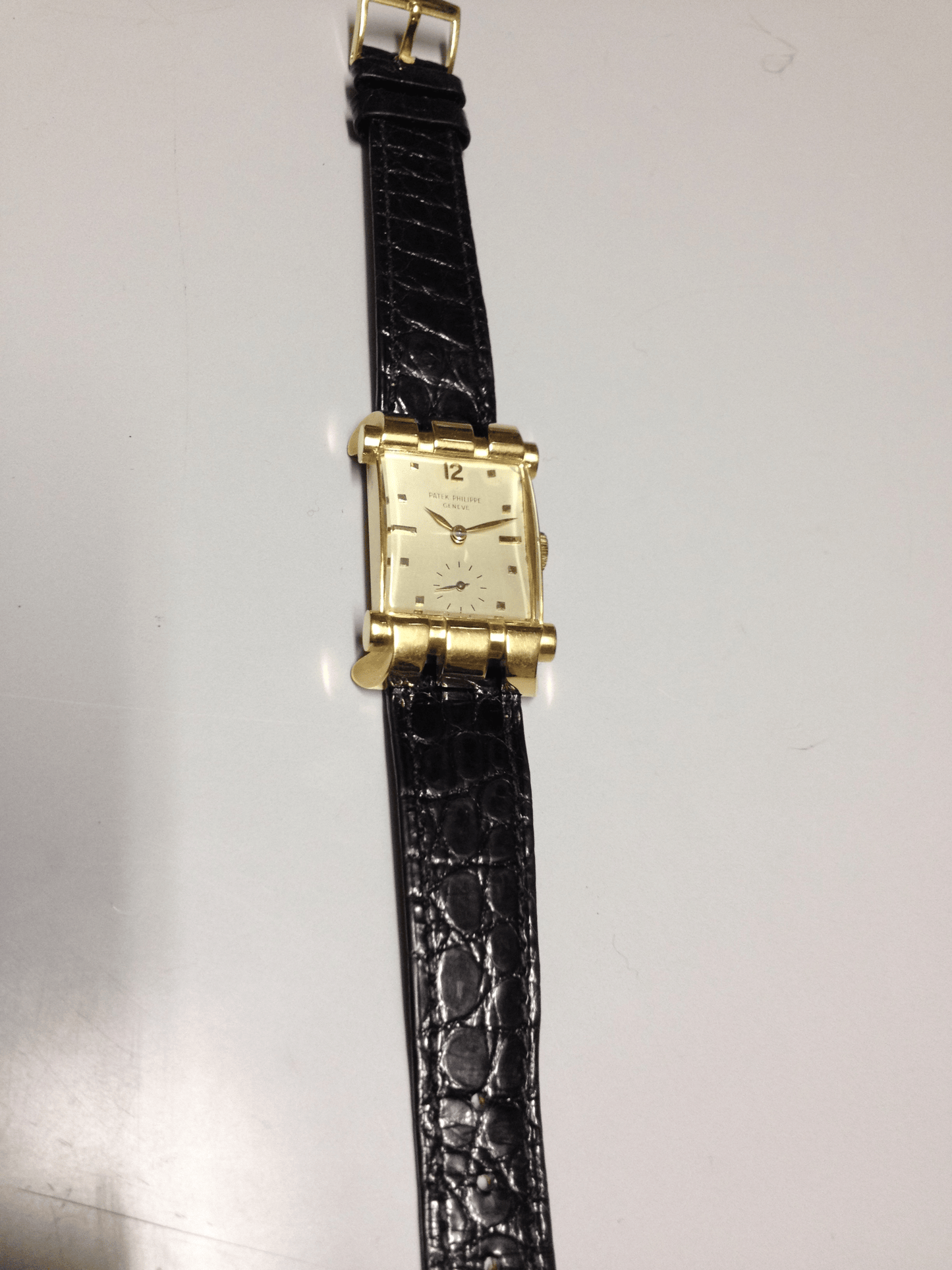 Patek Philippe Retro watch Bear Claw Ref: 2471 in Pink gold. Circa: 1951.