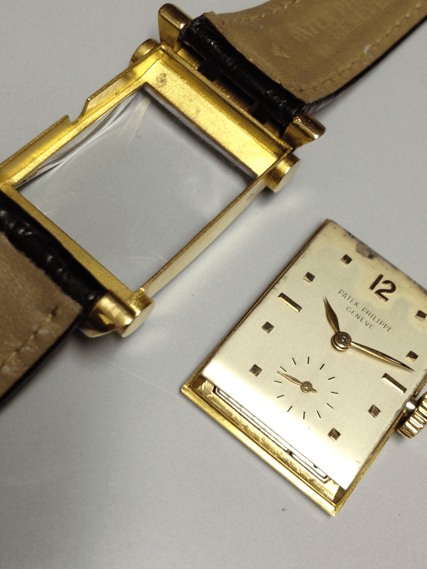 Patek Philippe Retro watch Bear Claw Ref: 2471 in Pink gold. Circa: 1951.