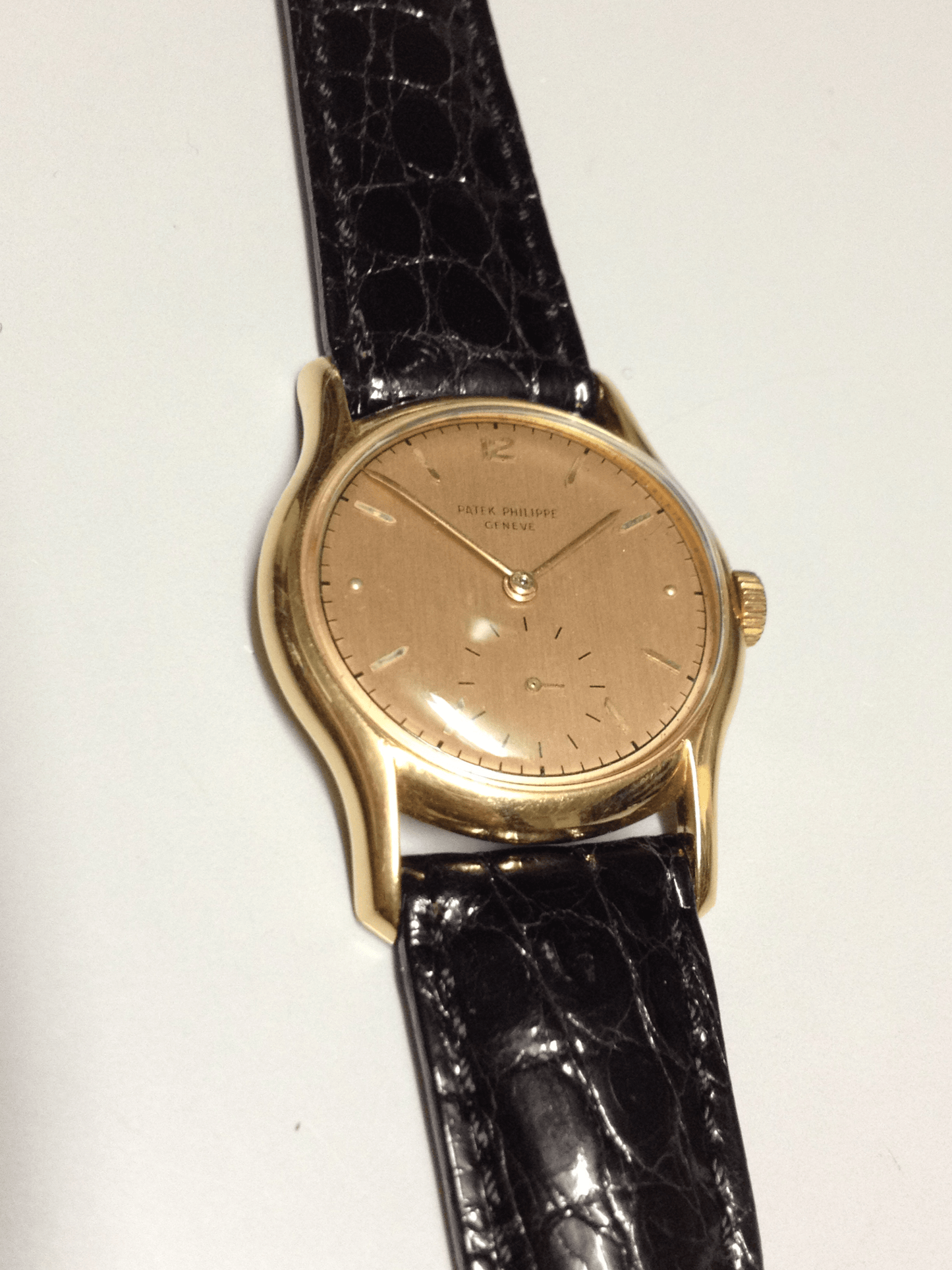 Patek Philippe Calatrava Ref: 2406 in Pink gold. Circa: 1950.