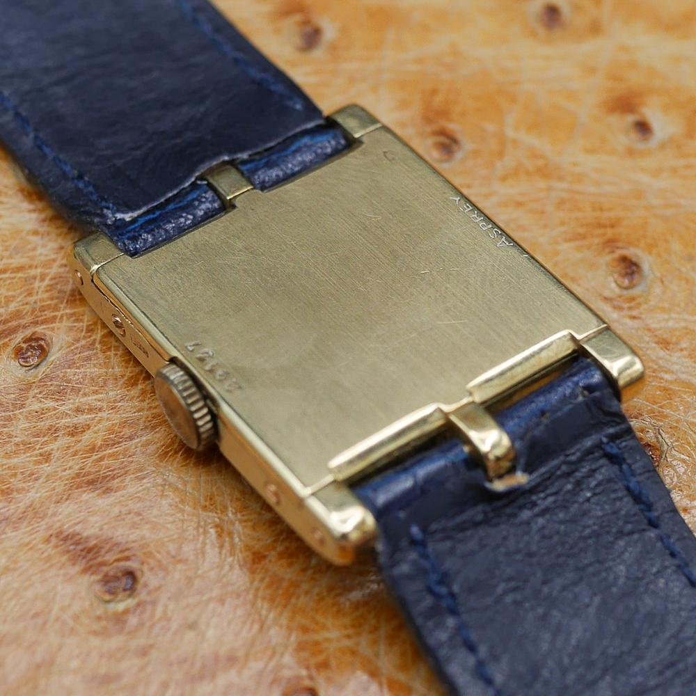 Cartier Tank in Yellow gold. Circa: 1950.