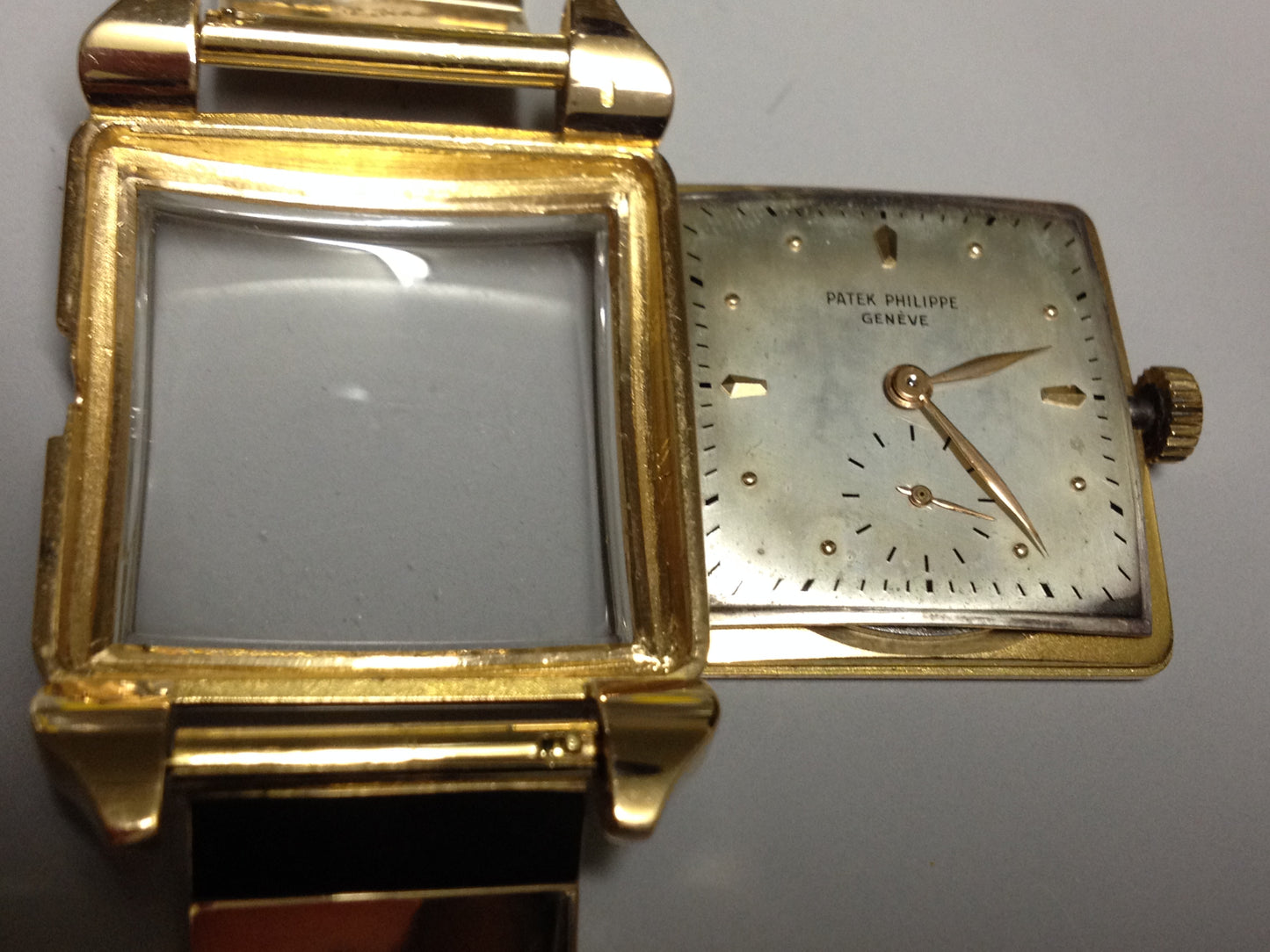 Patek Philippe Retro watch Ref: 2424 in Pink gold. Circa: 1950.