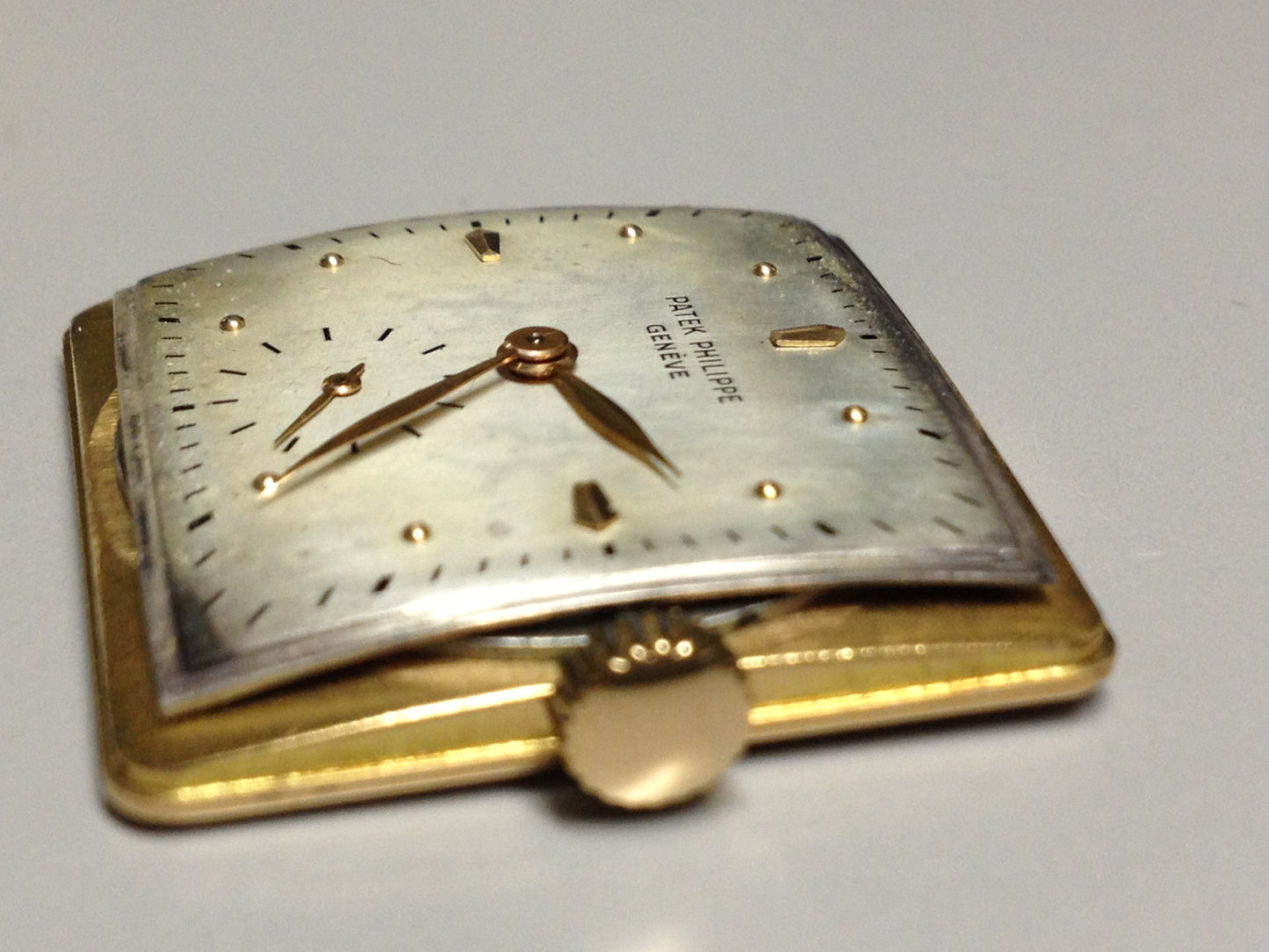 Patek Philippe Retro watch Ref: 2424 in Pink gold. Circa: 1950.