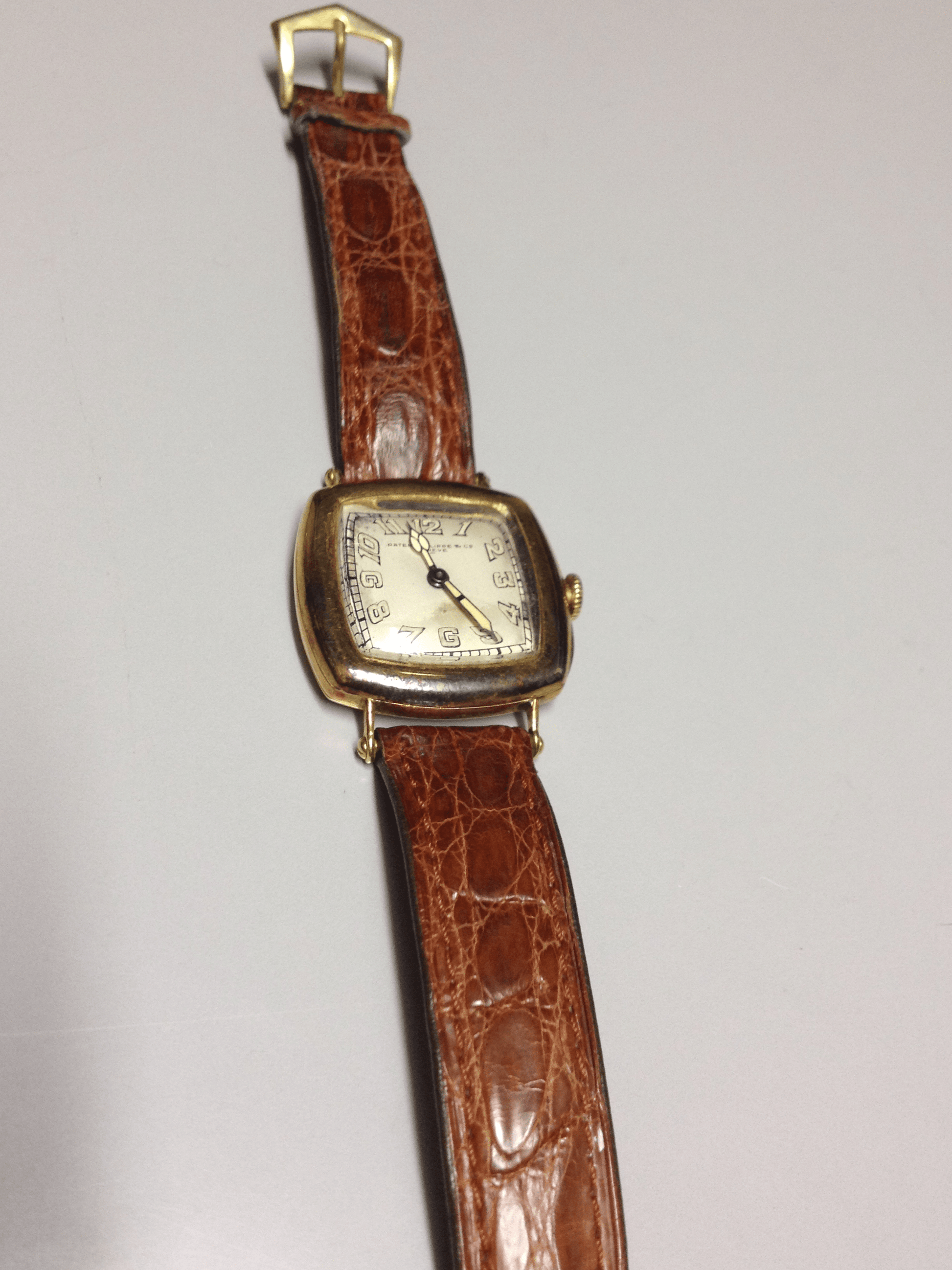 Patek Philippe Officier Ref: 3960 in Yellow gold. Circa: 1930.