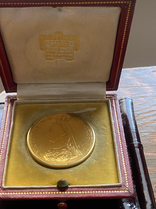 Cartier Coin Watch Queen Victoria 1887 – Yellow Gold 1925, with original box.