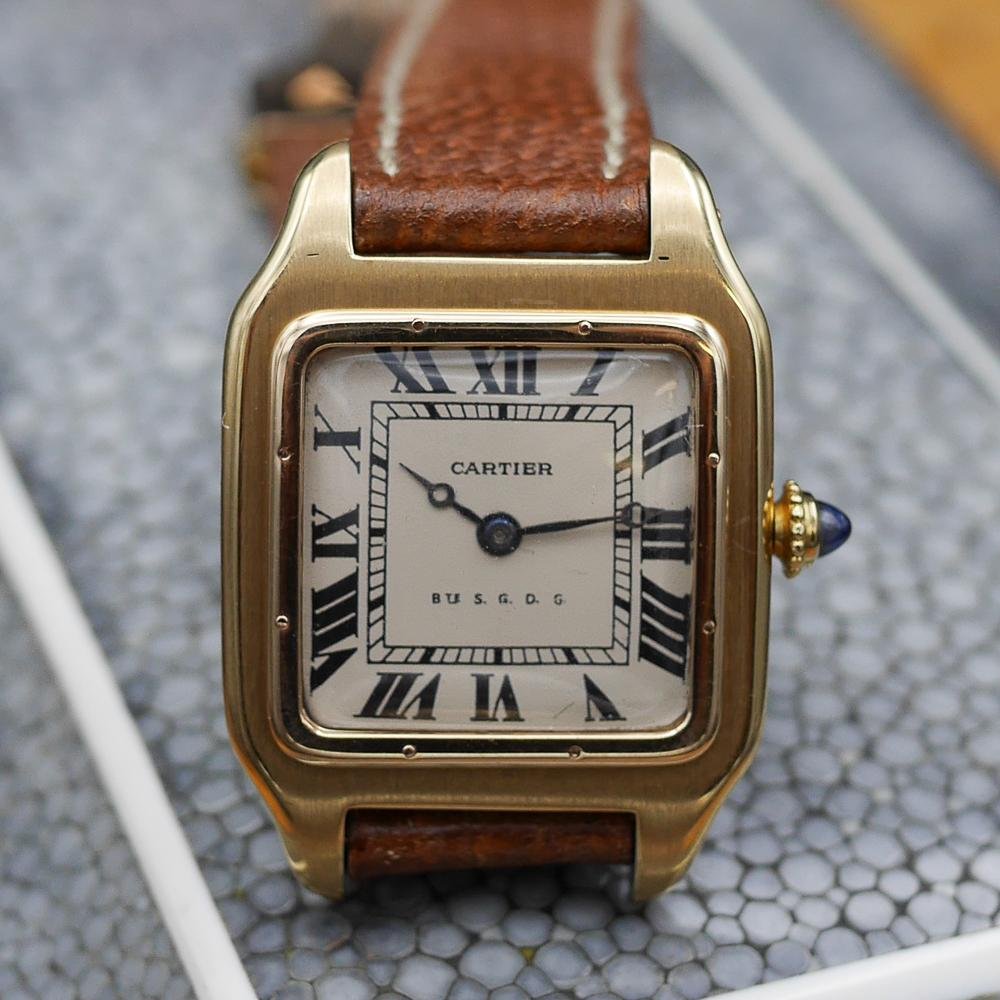Cartier Santos in yellow gold, circa 1920, 24x34mm case, featuring classic aviation-inspired design and historical significance.