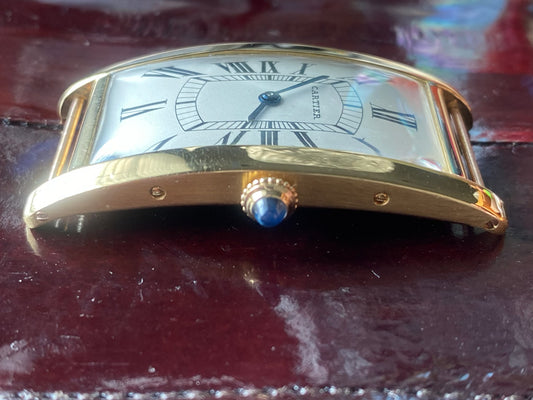 Cartier Tank Cintrée in yellow gold from 1924 - Large 9 Ligne – Vintage luxury watch serviced by Cartier in 1940.