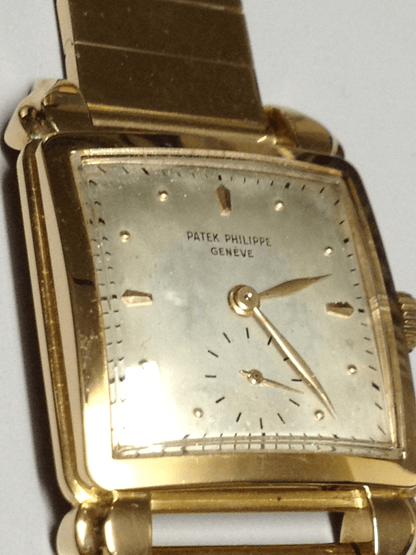 Patek Philippe Retro watch Ref: 2424 in Pink gold. Circa: 1950.