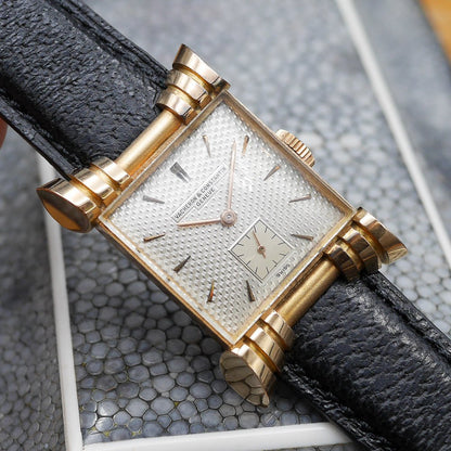 Vacheron&Constantin Ricciolo Guilloche Dial watch in Pink gold. Circa:1945