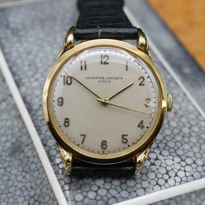 Vacheron&Constantin Round Center Second with Arabic Numerals in Yellow gold. Circa: 1950