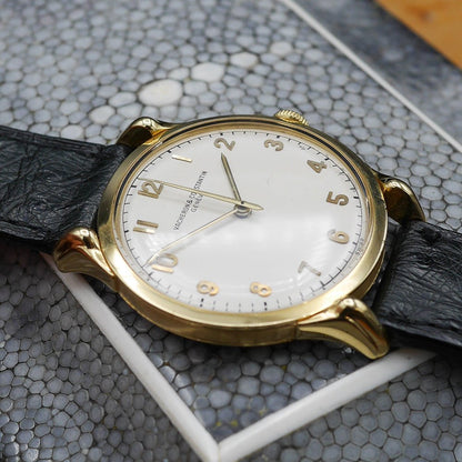 Vacheron&Constantin Round Center Second with Arabic Numerals in Yellow gold. Circa: 1950