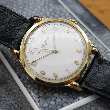 Vacheron&Constantin Round Center Second with Arabic Numerals in Yellow gold. Circa: 1950