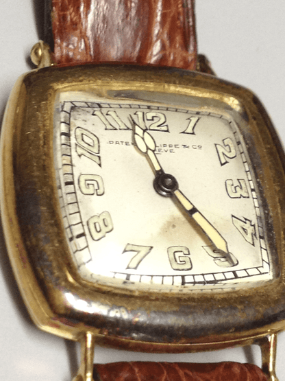 Patek Philippe Officier Ref: 3960 in Yellow gold. Circa: 1930.