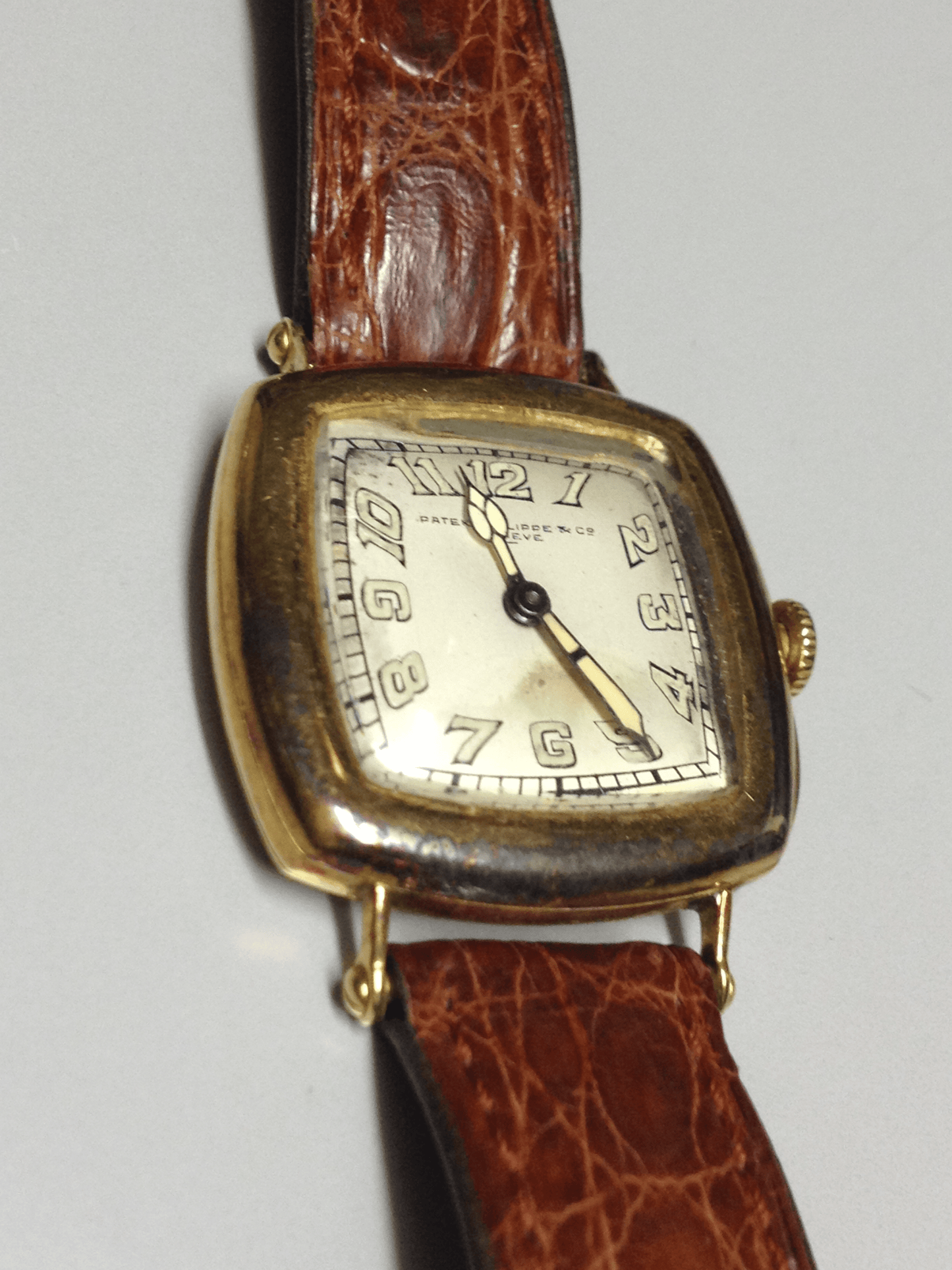 Patek Philippe Officier Ref: 3960 in Yellow gold. Circa: 1930.