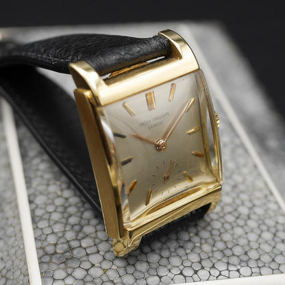 Patek Philippe Bombe Ref: 2476 in Yellow Gold, 1956, Manual Winding, Caliber 9”90