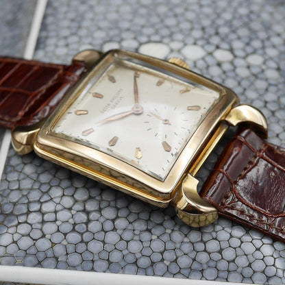 Patek Philippe Bulls Horn Ref 2423 in Yellow Gold, Circa 1950 