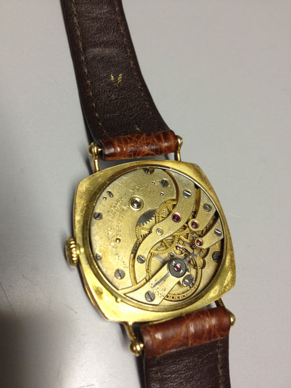 Patek Philippe Officier Ref: 3960 in Yellow gold. Circa: 1930.