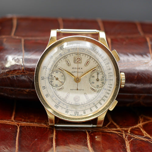 Rolex Chronograph Ref: 2508 retailed by Astrua in Yellow gold. Circa: 1950.